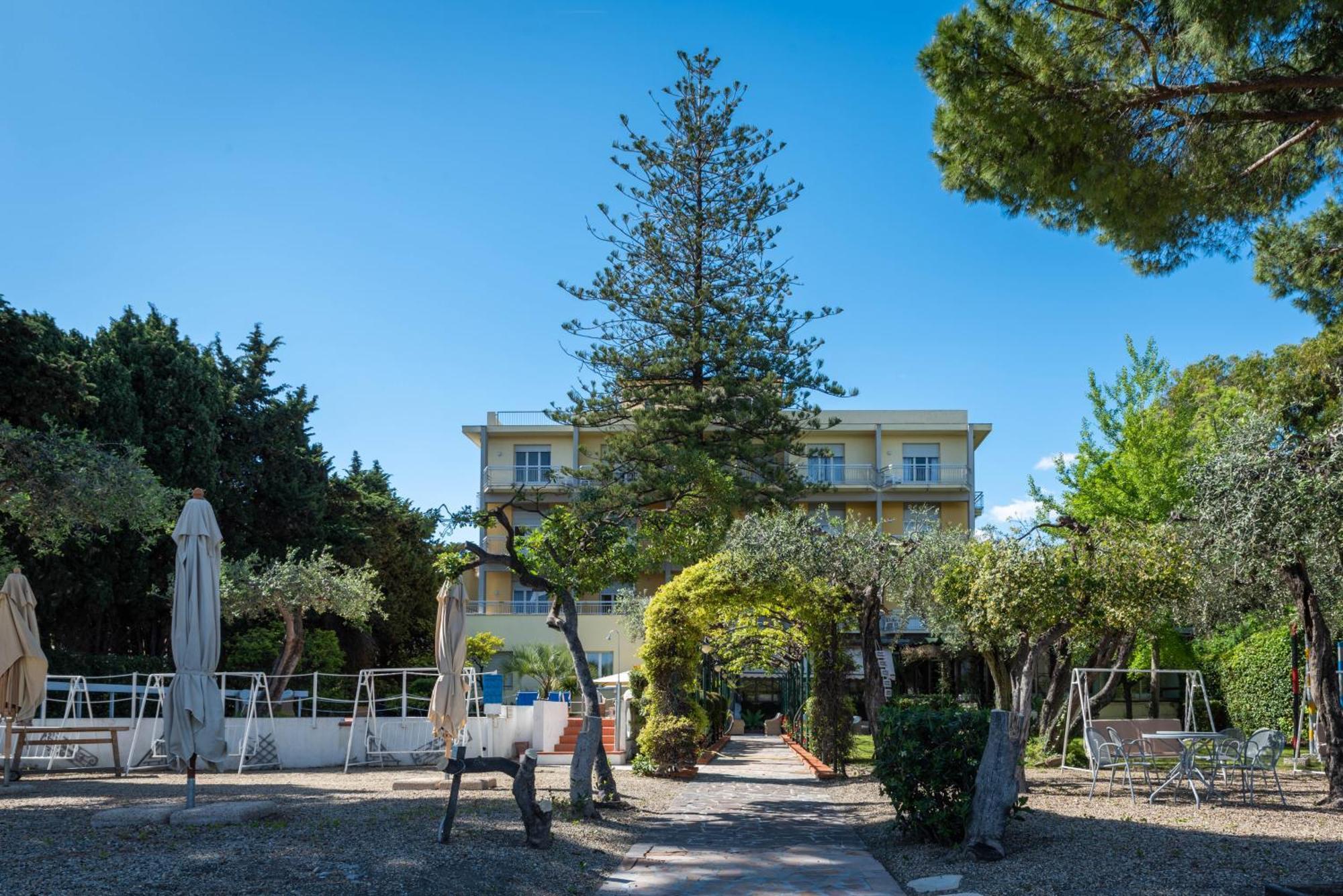 Hotel Eden Park دْيانو مارينا المظهر الخارجي الصورة