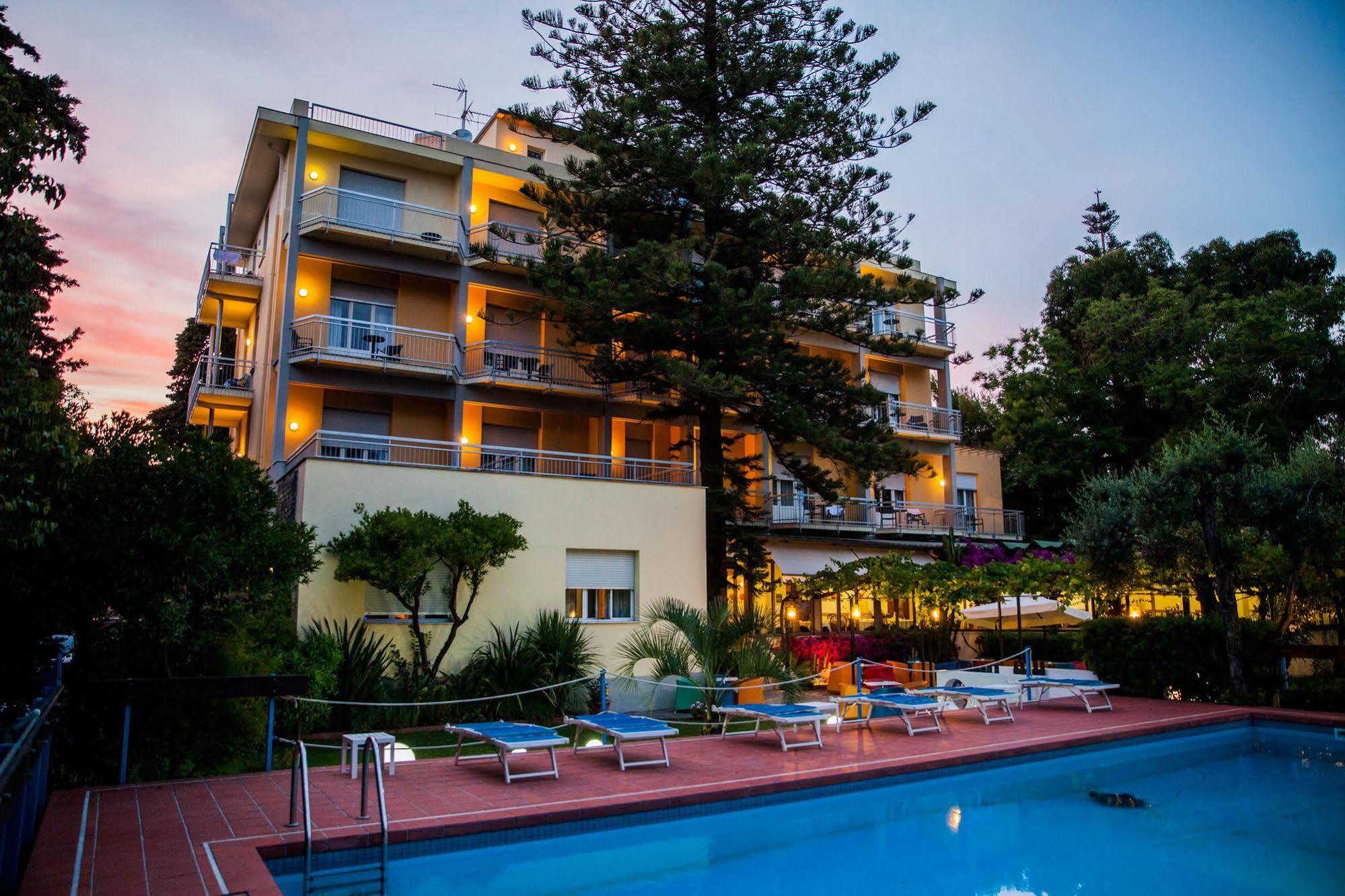 Hotel Eden Park دْيانو مارينا المظهر الخارجي الصورة